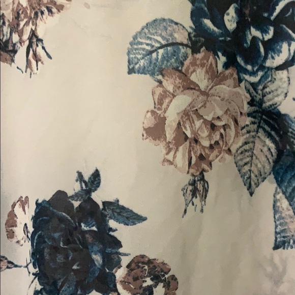 Ruffle sleeve blouse - Picture 2 of 2